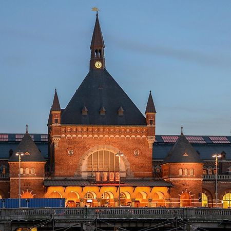 Central Copenhagen Apt With Balcony, Free Parking W Elevator 외부 사진