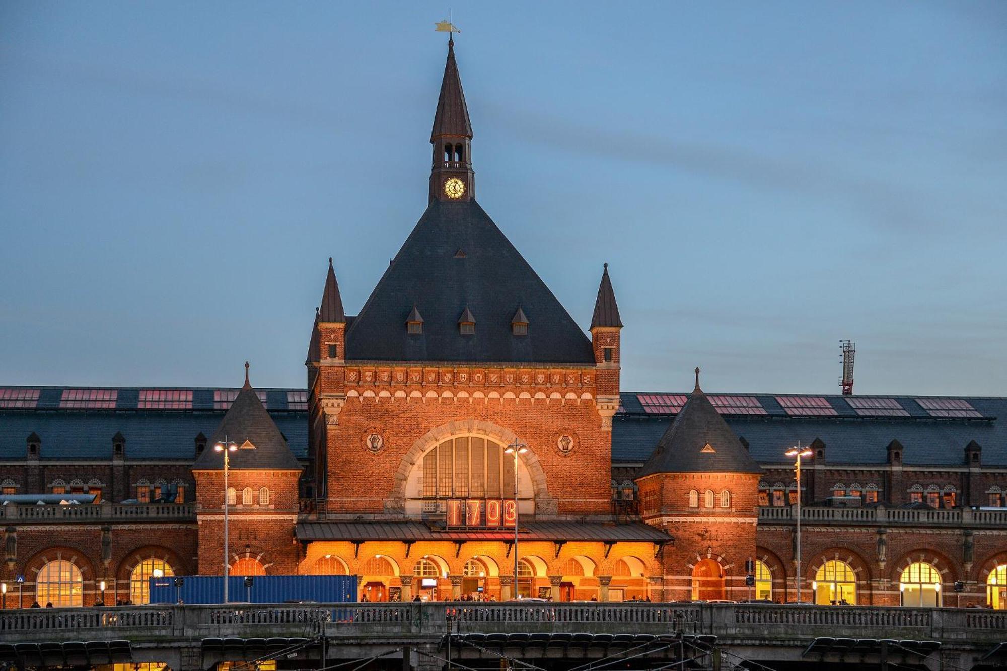 Central Copenhagen Apt With Balcony, Free Parking W Elevator 외부 사진